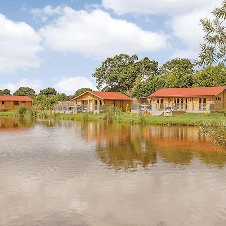 Gadlas Park Holiday Cabins Ellesmere Exterior photo