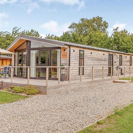 Gadlas Park Holiday Cabins Ellesmere Exterior photo