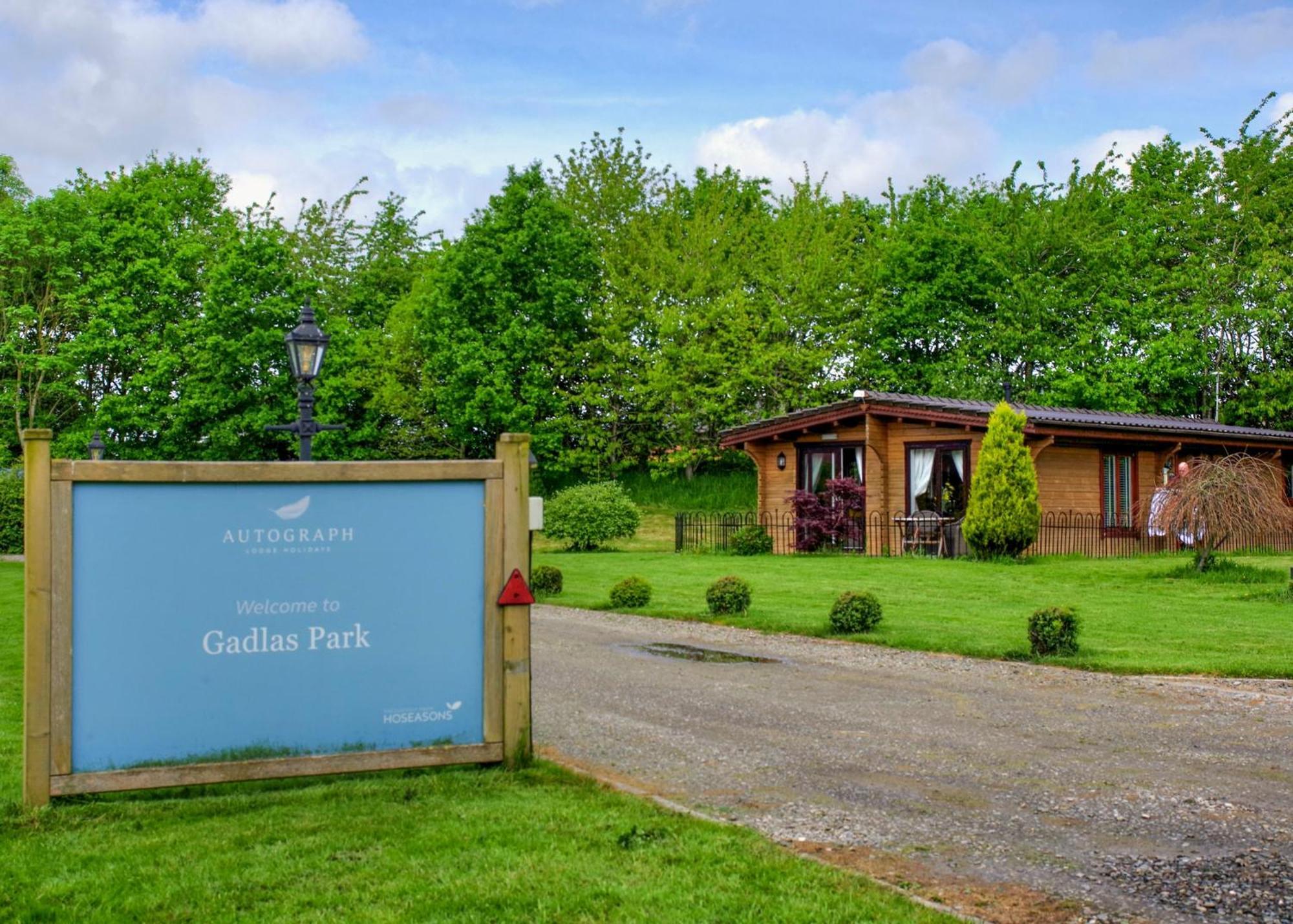 Gadlas Park Holiday Cabins Ellesmere Exterior photo