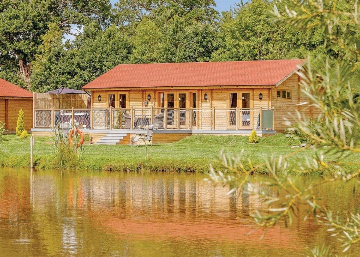 Gadlas Park Holiday Cabins Ellesmere Exterior photo