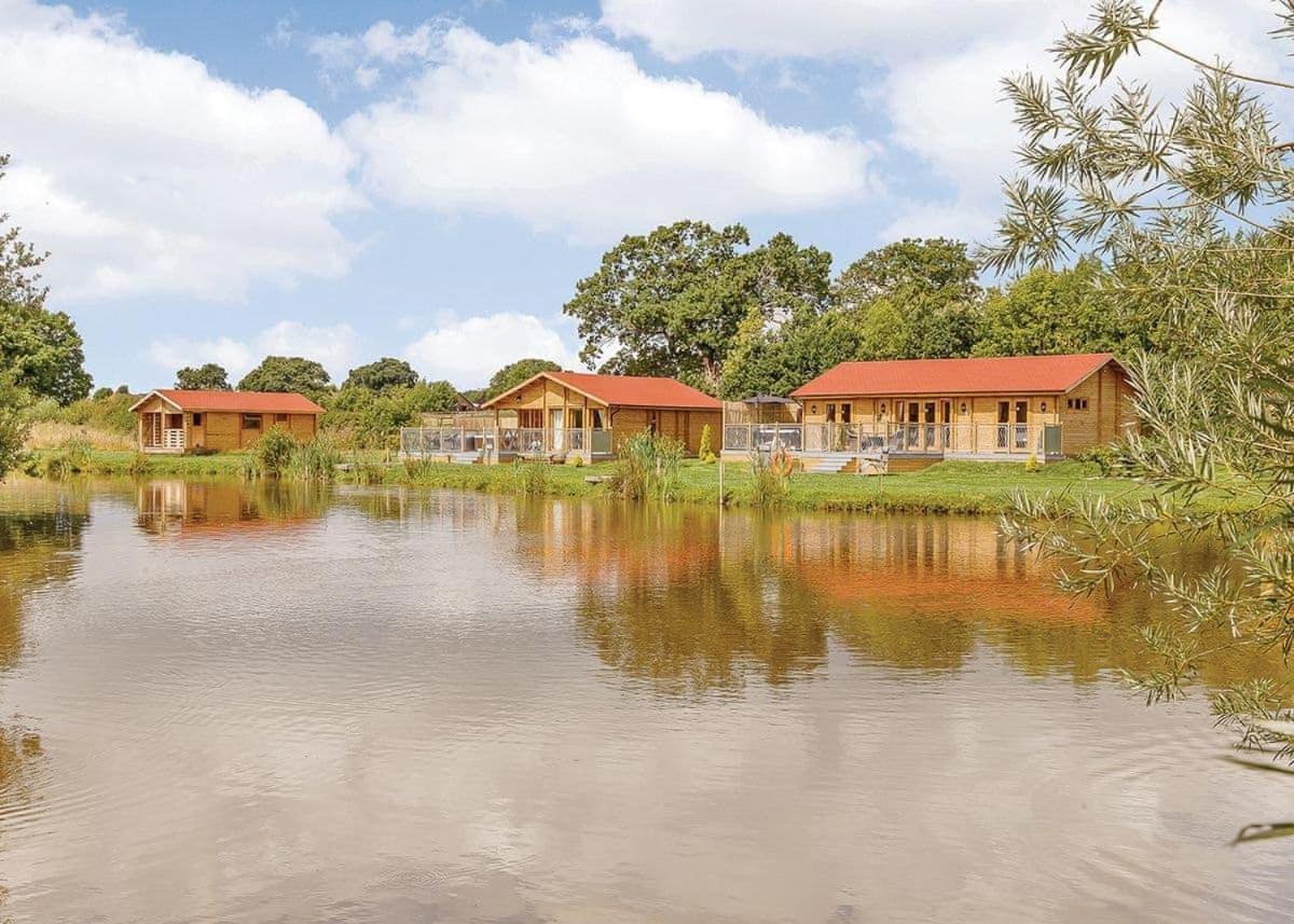 Gadlas Park Holiday Cabins Ellesmere Exterior photo