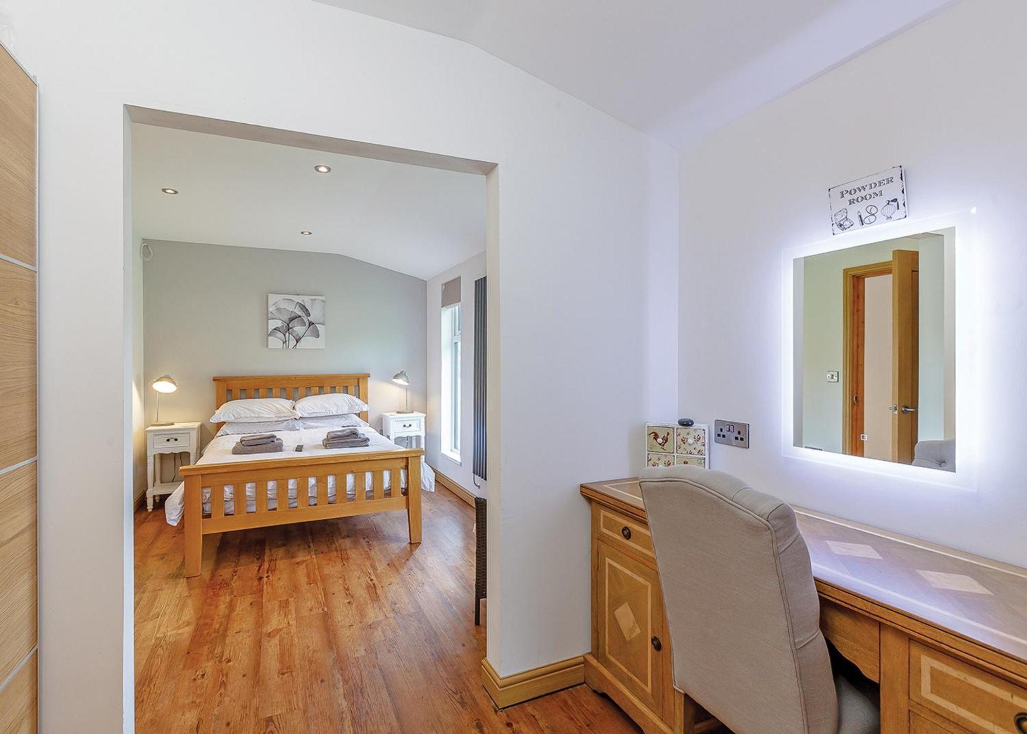Gadlas Park Holiday Cabins Ellesmere Room photo