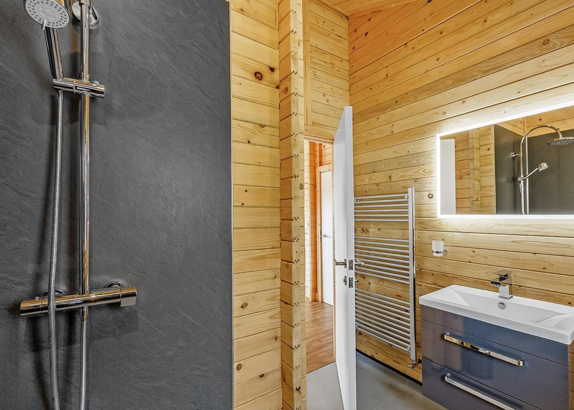 Gadlas Park Holiday Cabins Ellesmere Room photo